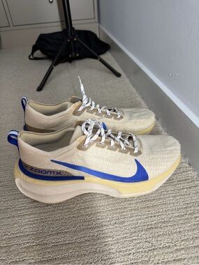 Nike ZoomX Invincible 3 Running Shoes - Cream Upper with Blue Swoosh